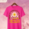 Camiseta de Mujer "There Is Power in the Name of Jesus" Retro (Doble Estampado) – Colección Damas