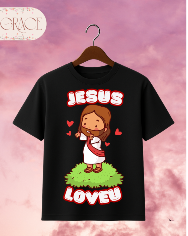 Camiseta Infantil "Jesus Loves U" Chibi – Colección Kids (Niñas)