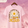 Camiseta de Mujer "There Is Power in the Name of Jesus" Retro (Doble Estampado) – Colección Damas