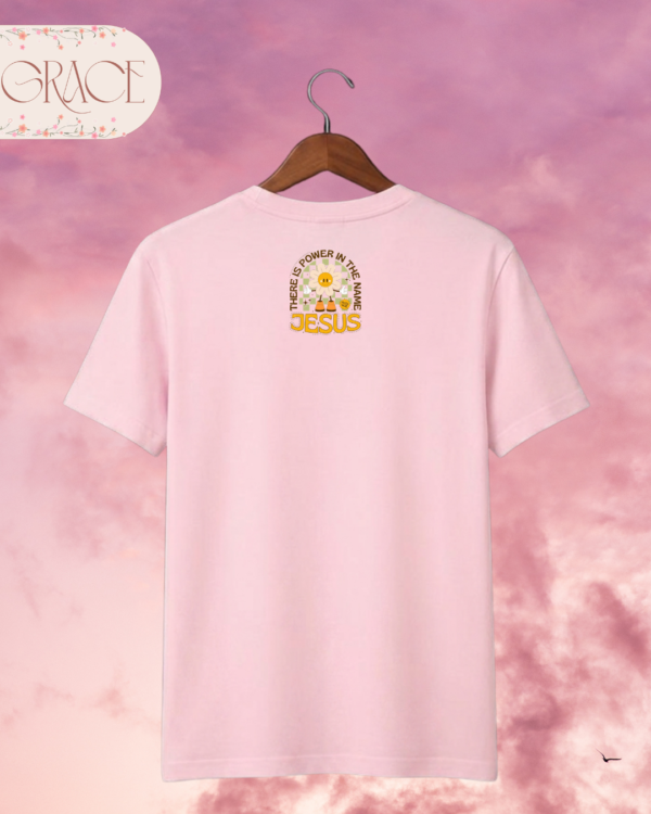 Camiseta de Mujer "There Is Power in the Name of Jesus" Retro (Doble Estampado) – Colección Damas