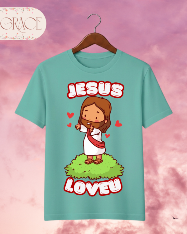 Camiseta Infantil "Jesus Loves U" Chibi – Colección Kids (Niñas)