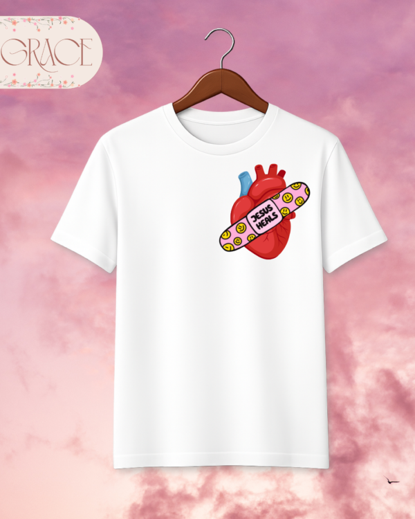 99 Camiseta "Jesus Heals" – Retro Smiley Bandage Heart Tee